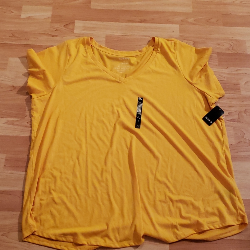 Short sleeve tee